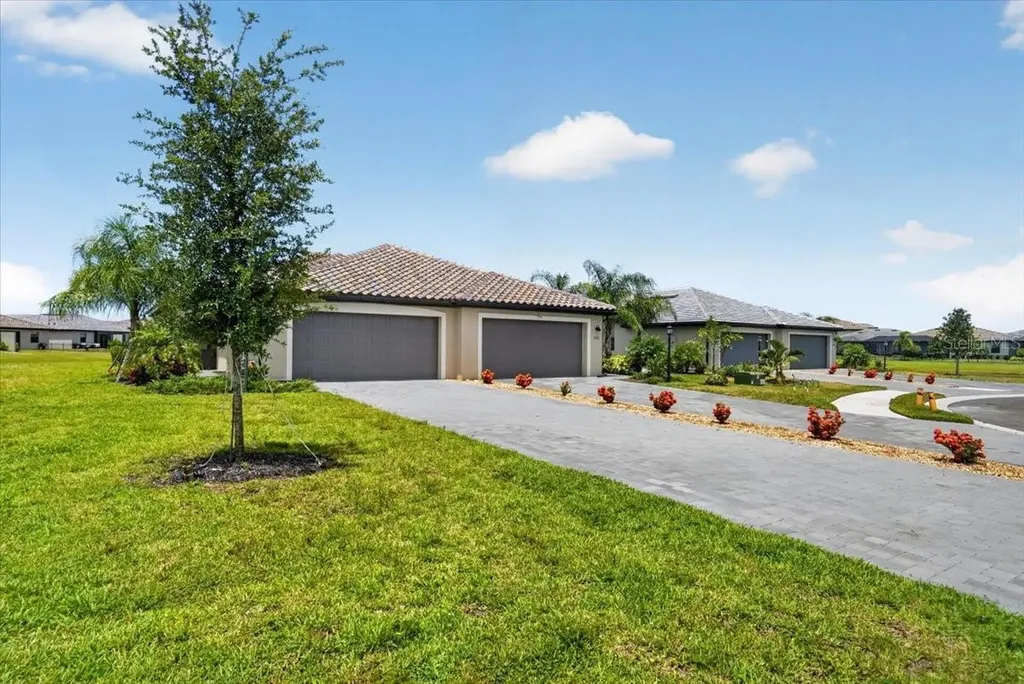 5316 Crystal Harbor Cove Bradenton FL 34211