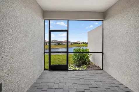 5316 Crystal Harbor Cove Bradenton FL 34211