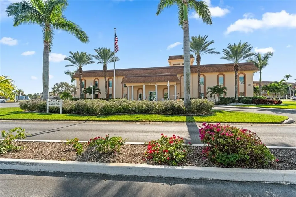 5220 Brittany Drive S St Petersburg FL 33715