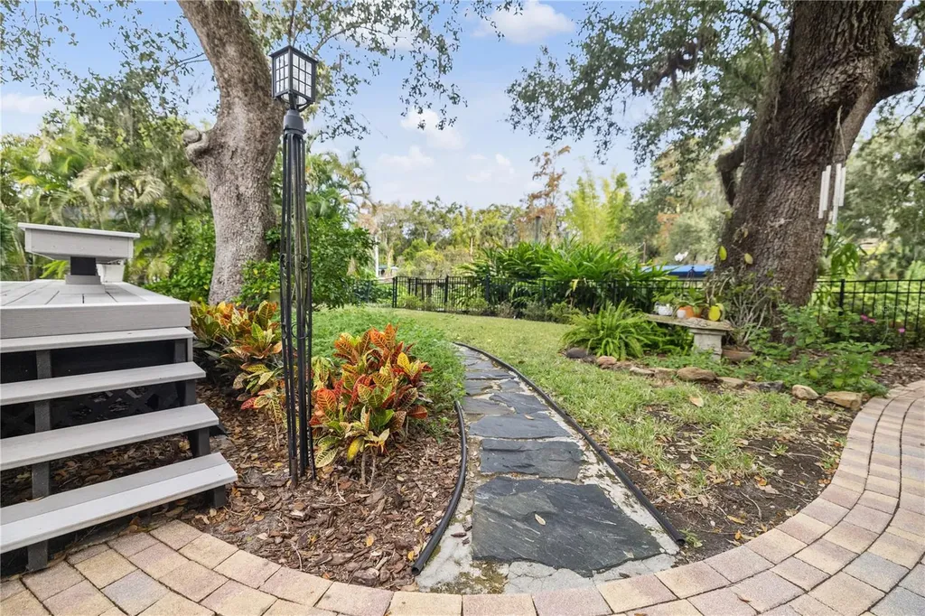 1418 E Park Circle Tampa FL 33604