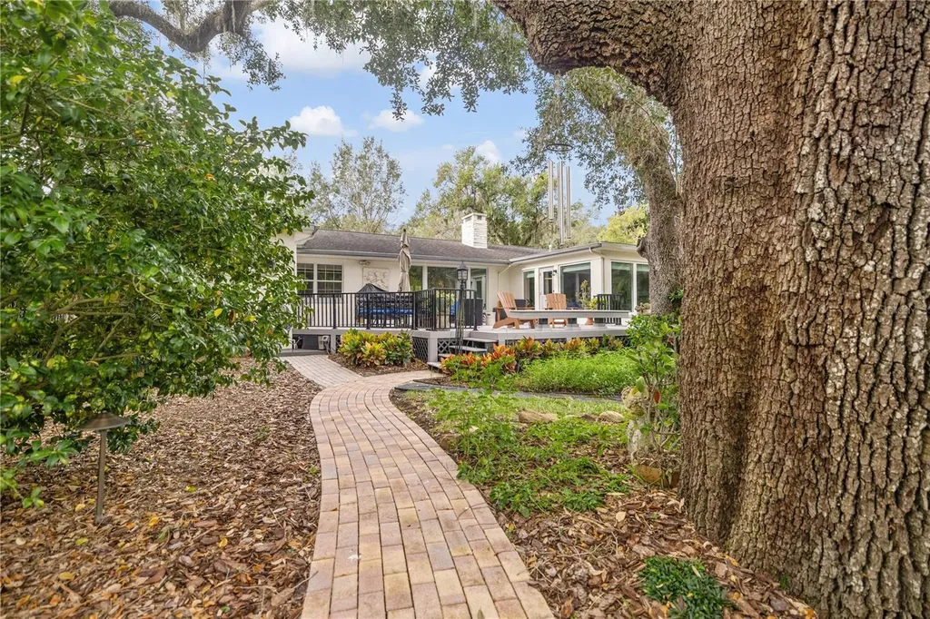 1418 E Park Circle Tampa FL 33604