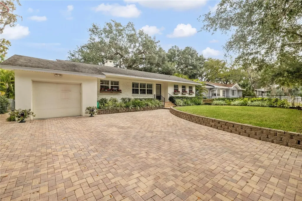 1418 E Park Circle Tampa FL 33604