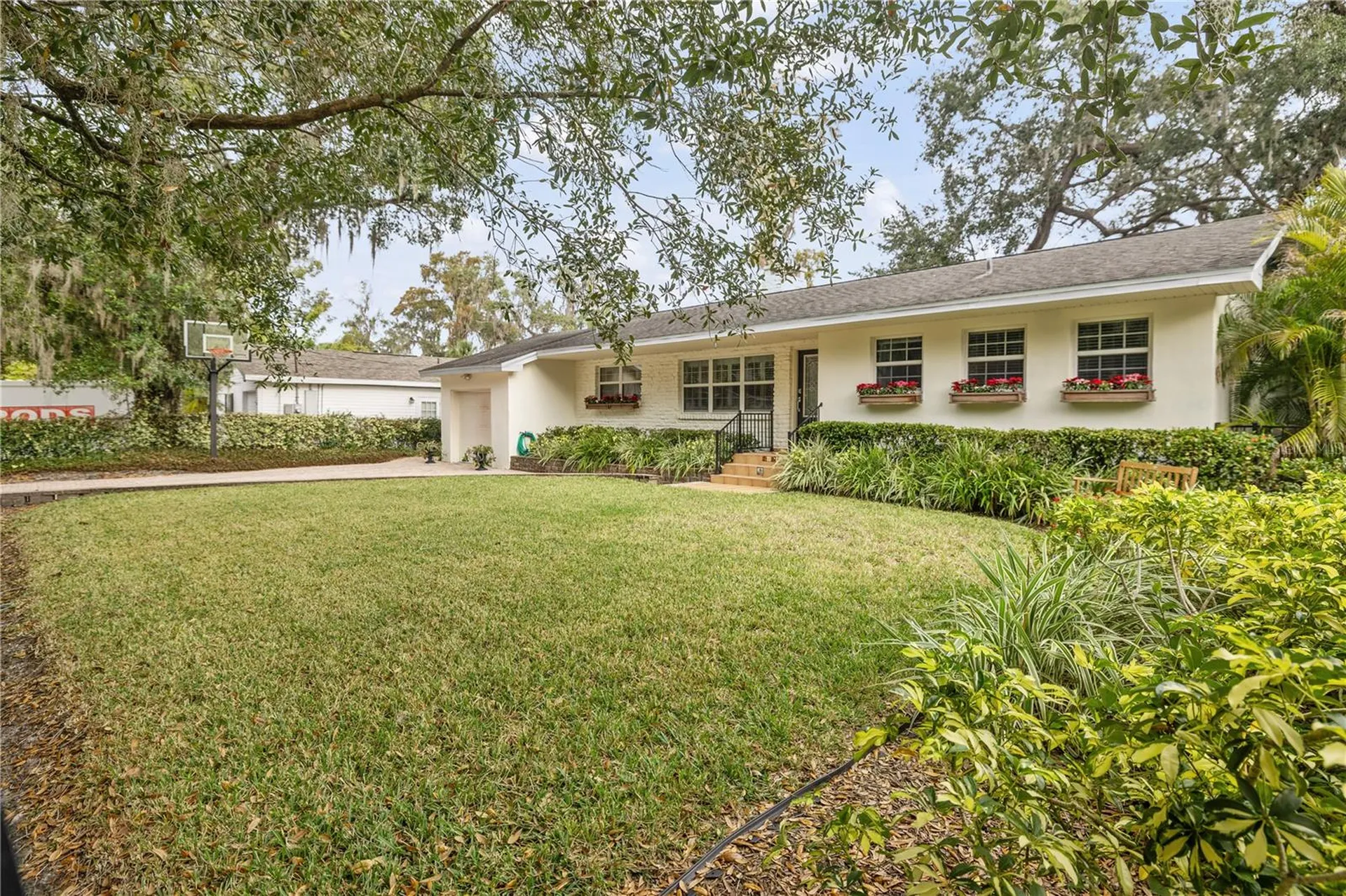 1418 E Park Circle Tampa FL 33604