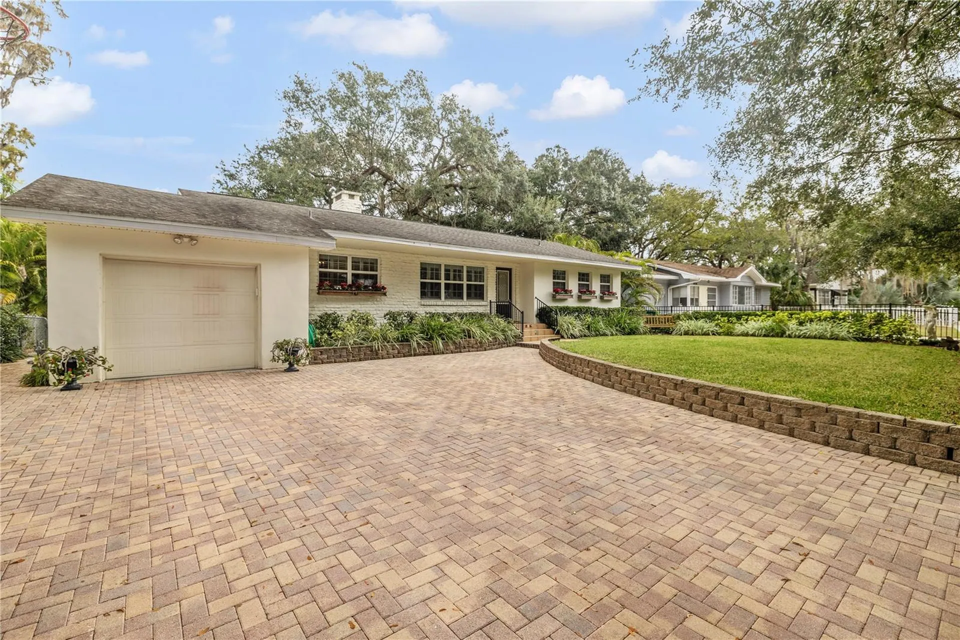 1418 E Park Circle Tampa FL 33604