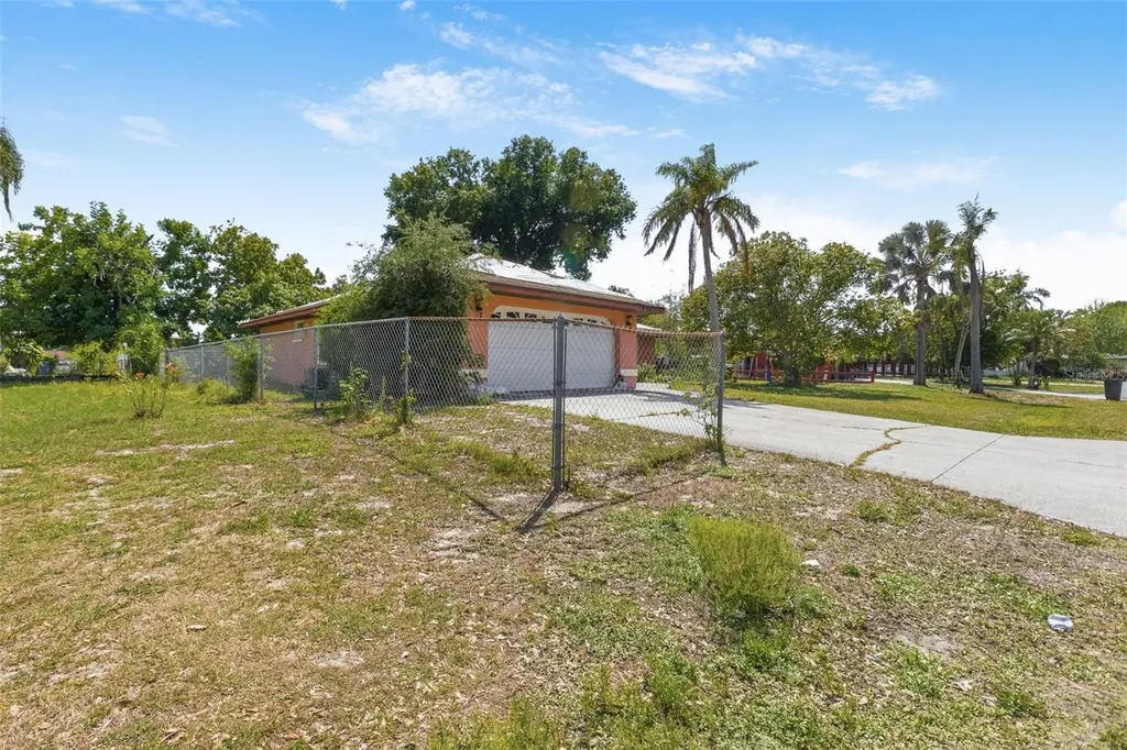 212 65th Avenue Drive W Bradenton FL 34207