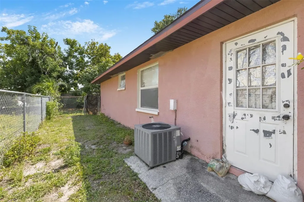 212 65th Avenue Drive W Bradenton FL 34207