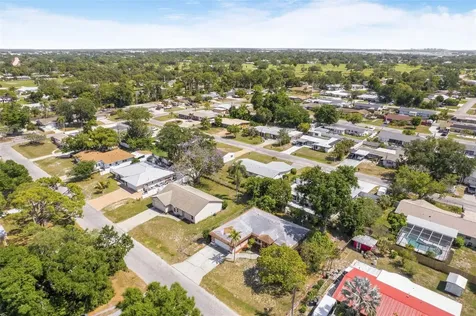 212 65th Avenue Drive W Bradenton FL 34207