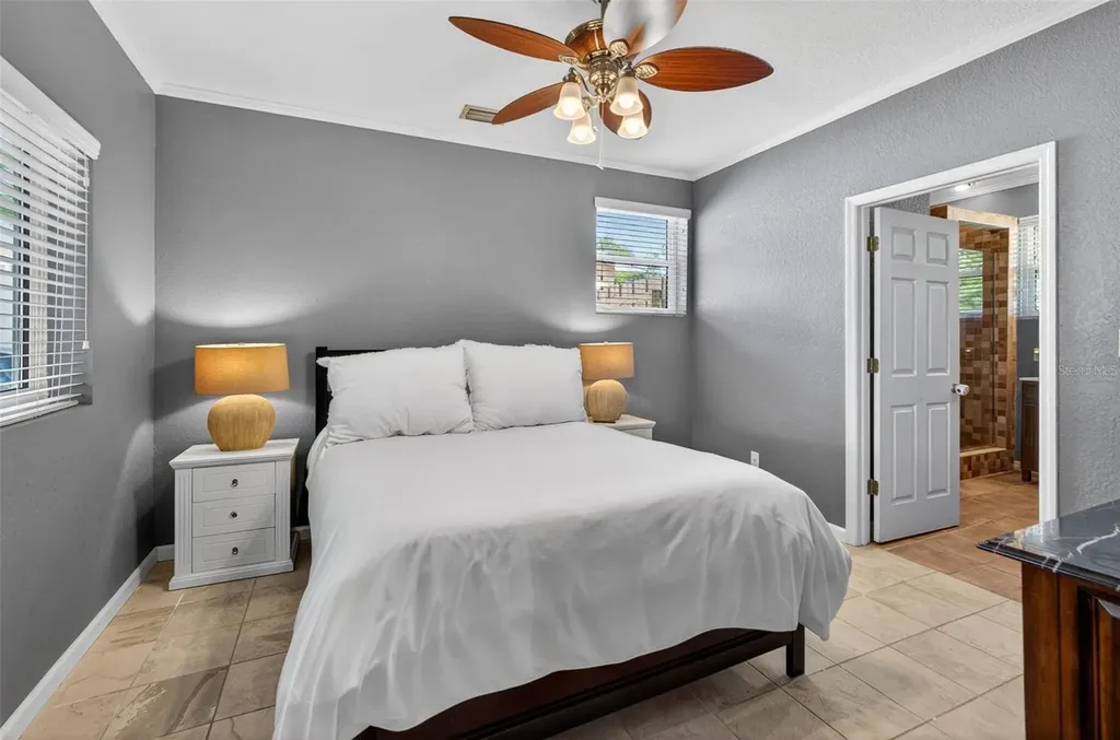 642 38th Avenue NE St Petersburg FL 33704