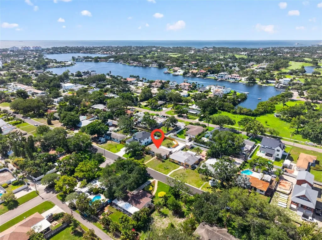 642 38th Avenue NE St Petersburg FL 33704