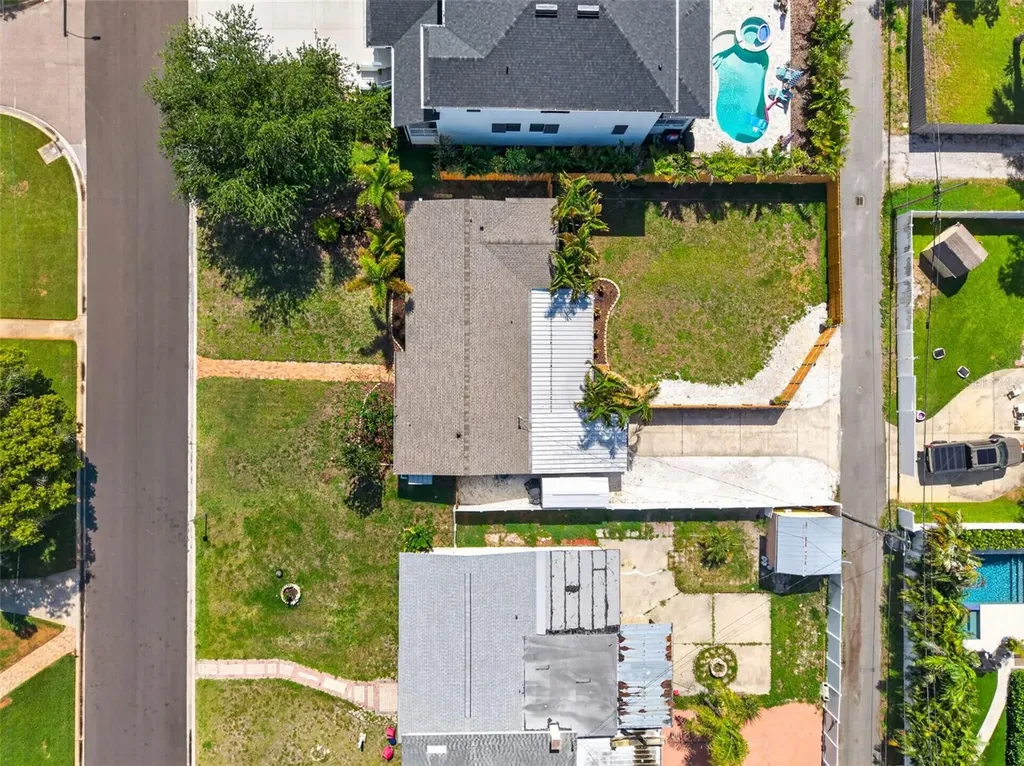 642 38th Avenue NE St Petersburg FL 33704