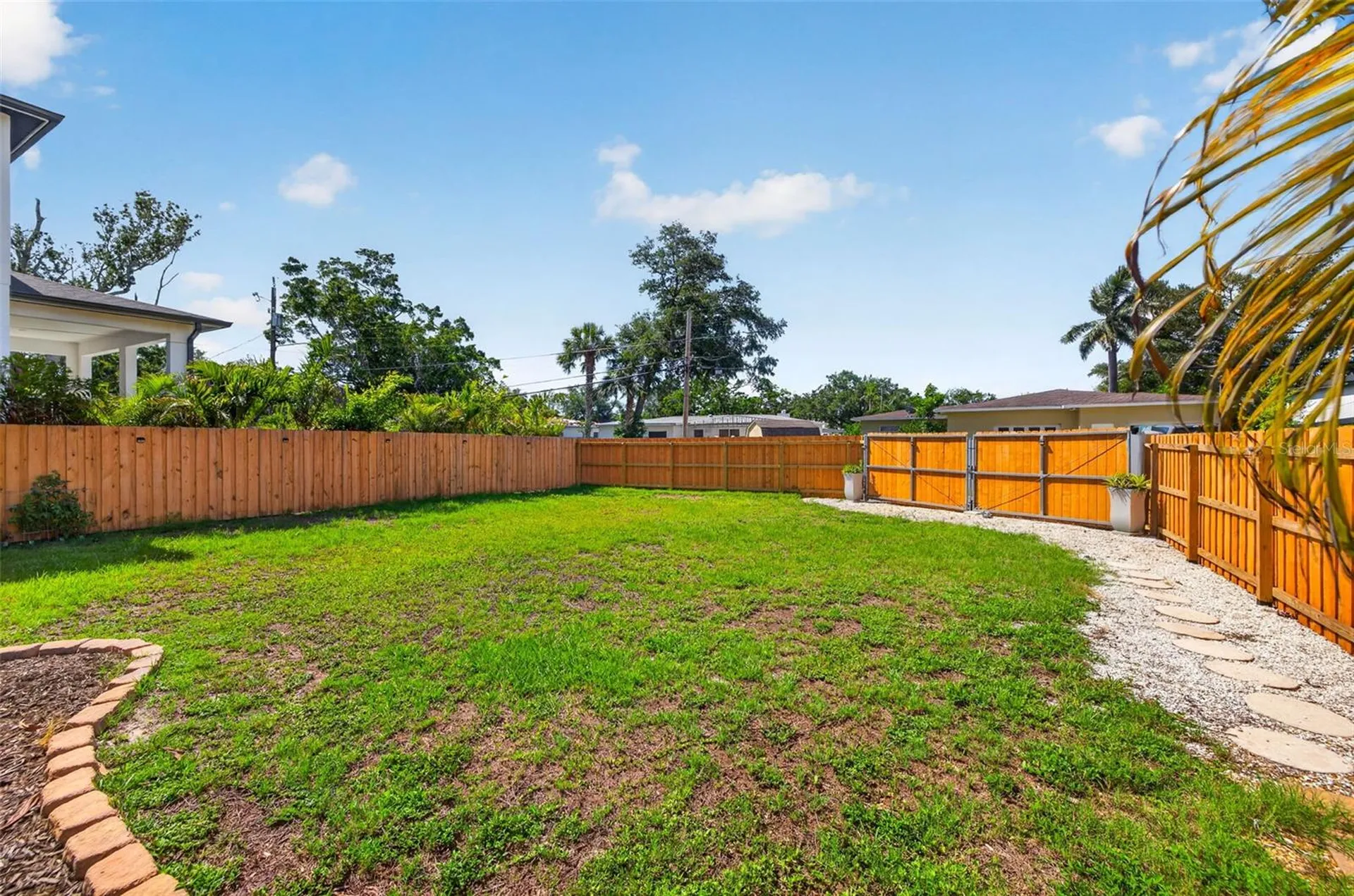642 38th Avenue NE St Petersburg FL 33704