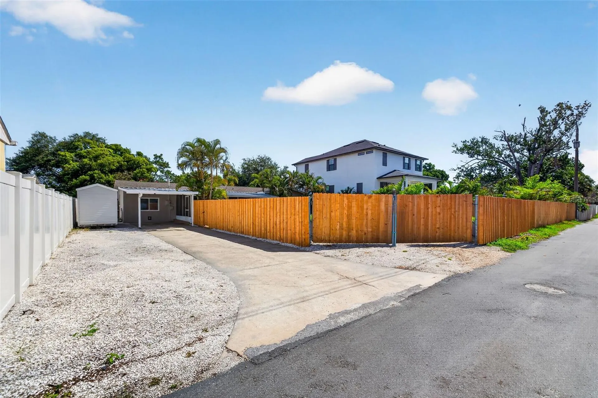 642 38th Avenue NE St Petersburg FL 33704