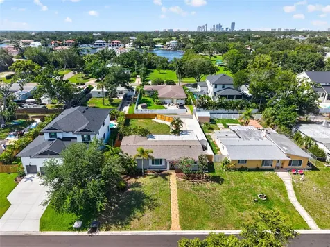 642 38th Avenue NE St Petersburg FL 33704