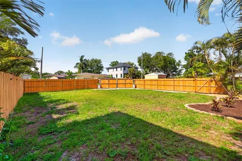 642 38th Avenue NE St Petersburg FL 33704