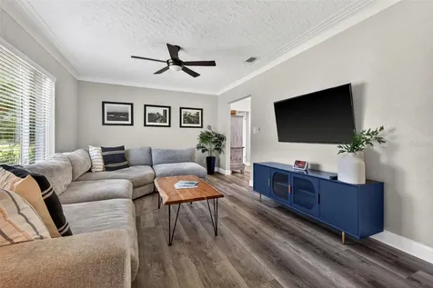 642 38th Avenue NE St Petersburg FL 33704