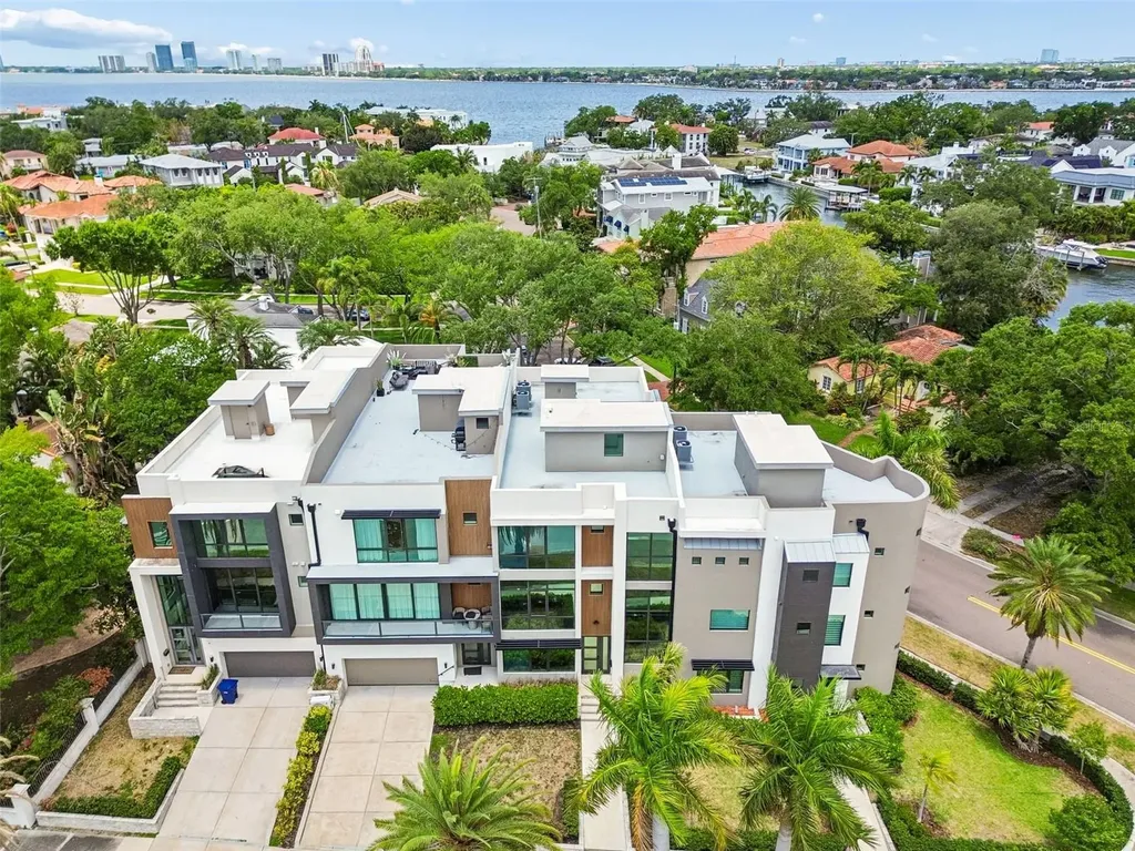 94 W Davis Boulevard Tampa FL 33606