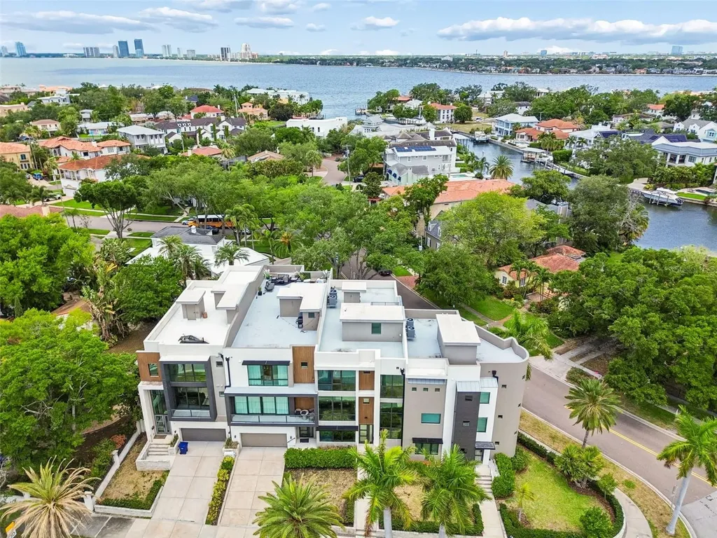 94 W Davis Boulevard Tampa FL 33606