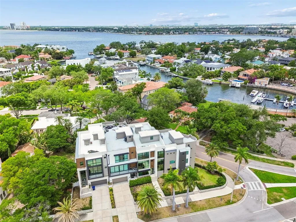 94 W Davis Boulevard Tampa FL 33606
