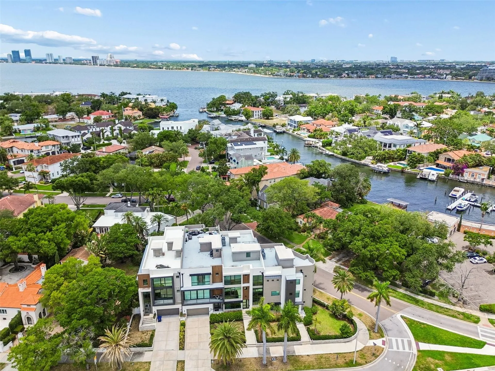 94 W Davis Boulevard Tampa FL 33606