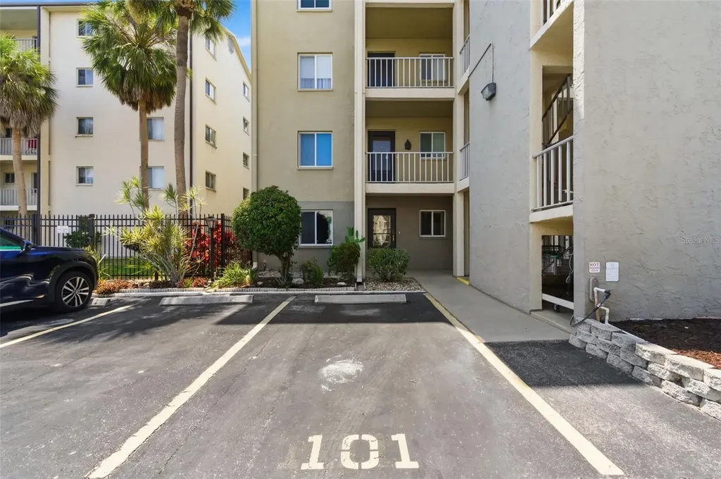 3500 Lake Bayshore Drive Bradenton FL 34205