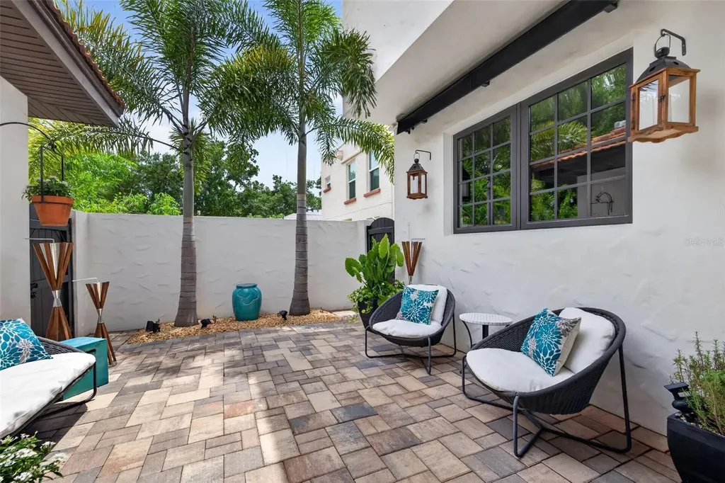 2319 7th Street N St Petersburg FL 33704