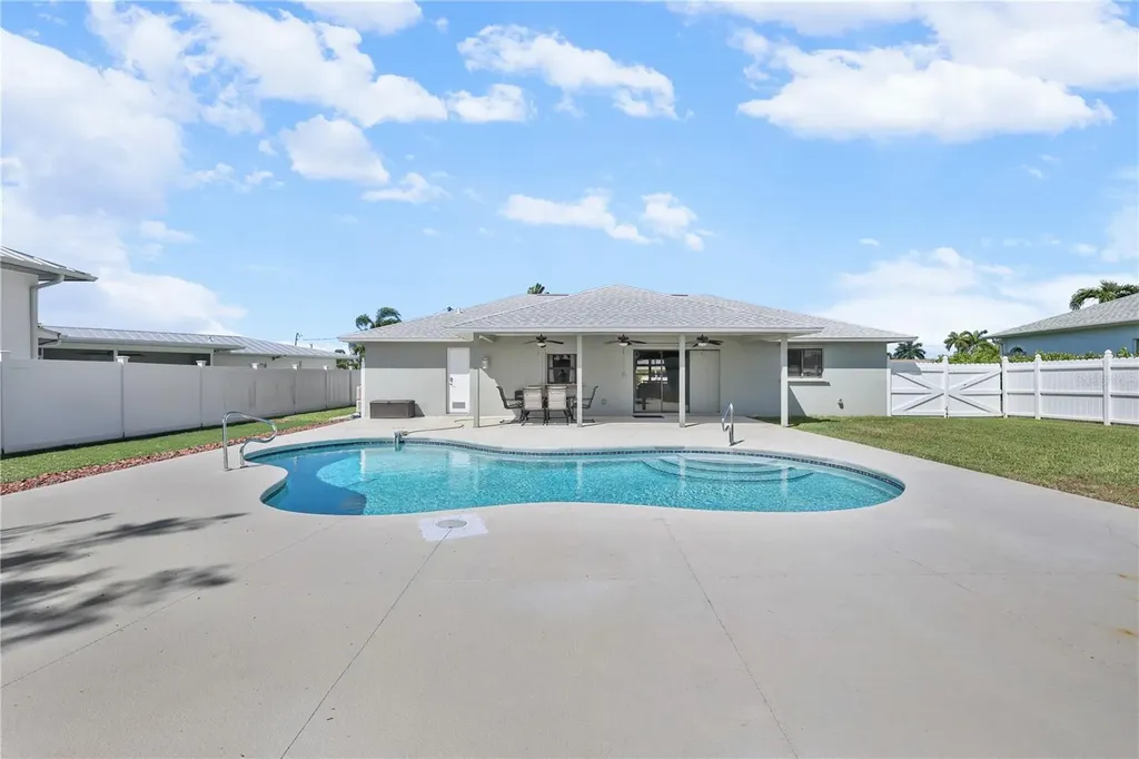 4115 SE 10th Place Cape Coral FL 33904