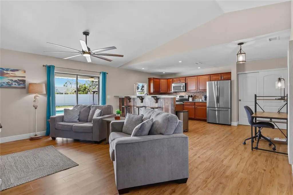 4115 SE 10th Place Cape Coral FL 33904