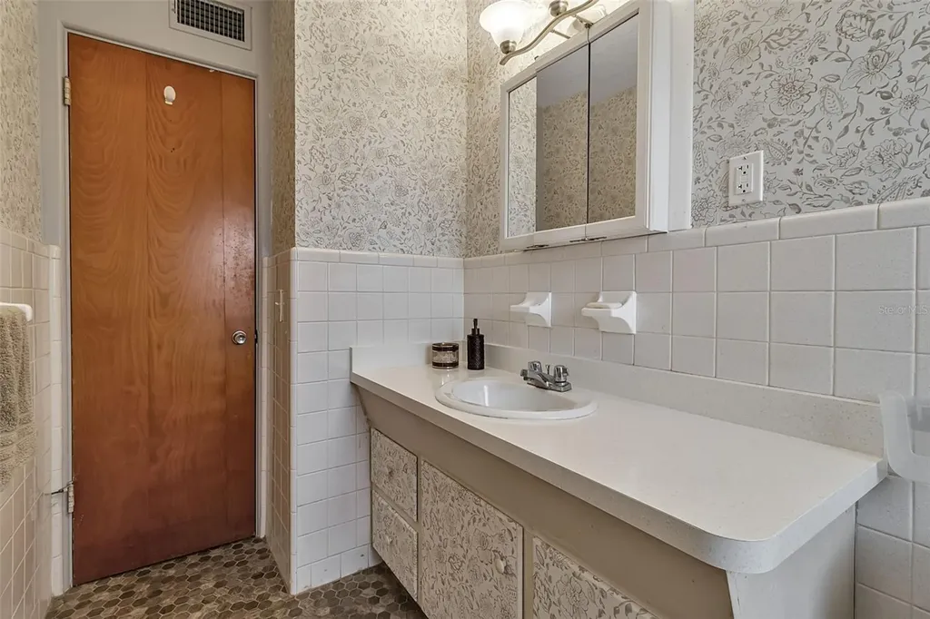 5803 24th Street W Bradenton FL 34207