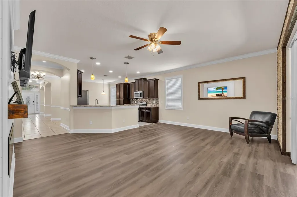 17433 New Cross Circle Lithia FL 33547