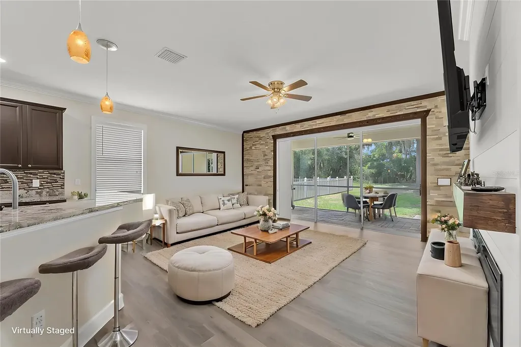 17433 New Cross Circle Lithia FL 33547