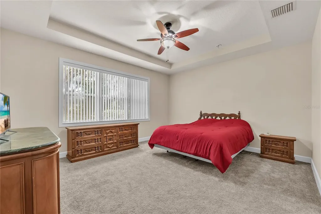 17433 New Cross Circle Lithia FL 33547