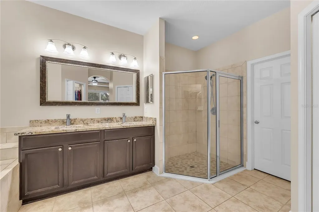 17433 New Cross Circle Lithia FL 33547
