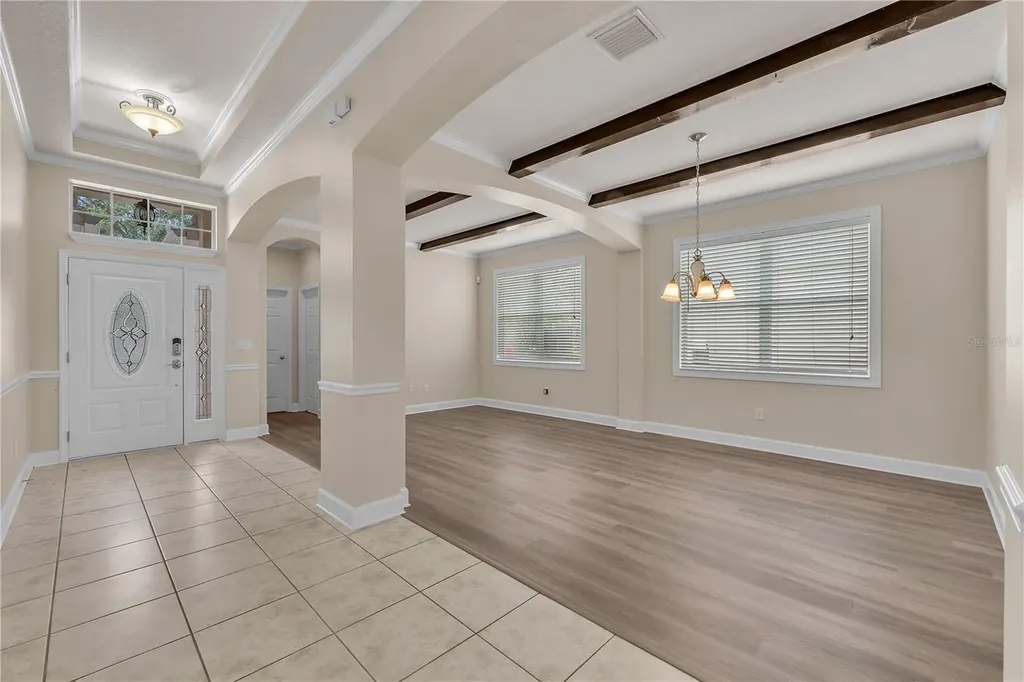 17433 New Cross Circle Lithia FL 33547