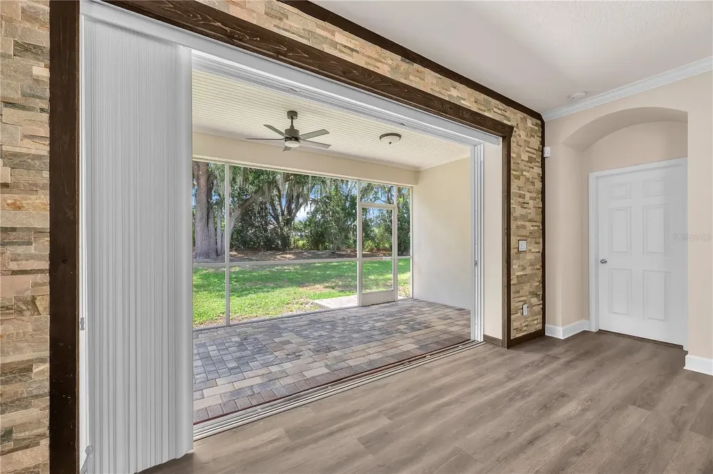 17433 New Cross Circle Lithia FL 33547