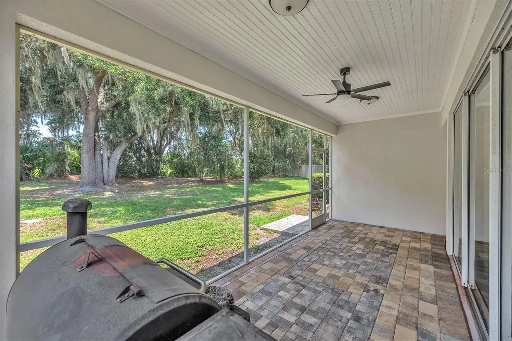 17433 New Cross Circle Lithia FL 33547