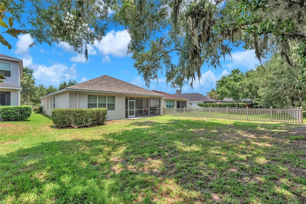 17433 New Cross Circle Lithia FL 33547
