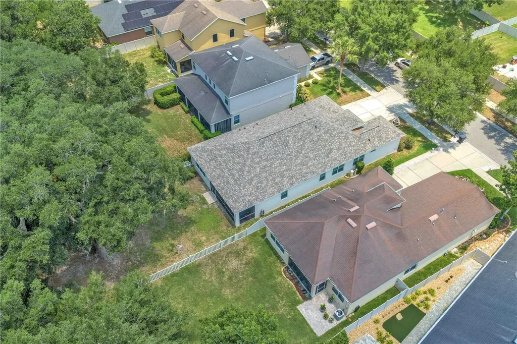 17433 New Cross Circle Lithia FL 33547
