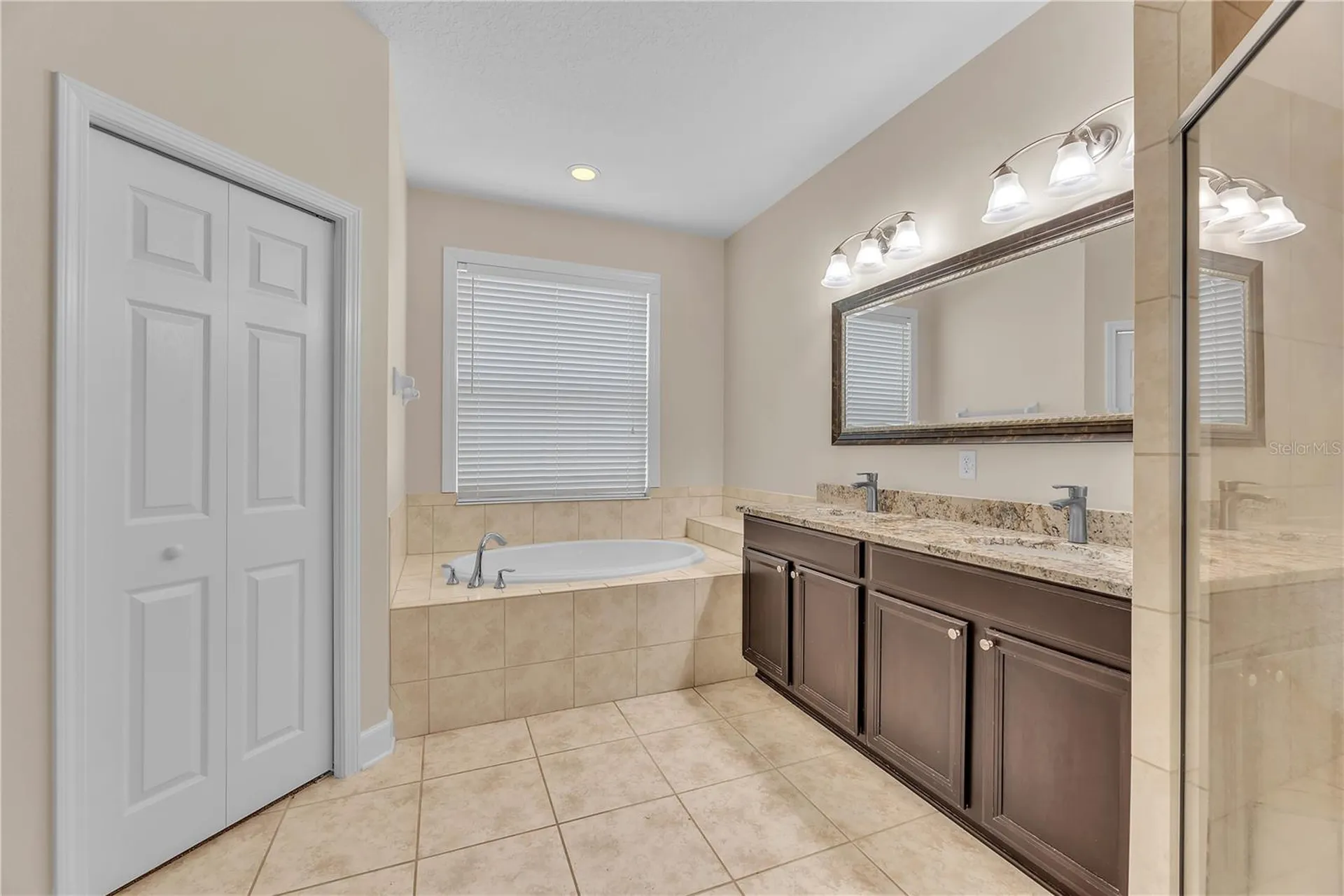 17433 New Cross Circle Lithia FL 33547