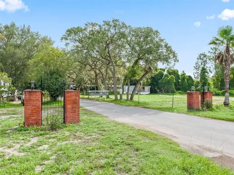14455 E Highway 25 E Ocklawaha FL 32179