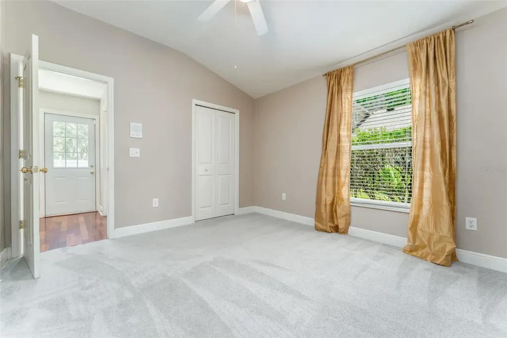 15211 Merlinglen Place Lithia FL 33547