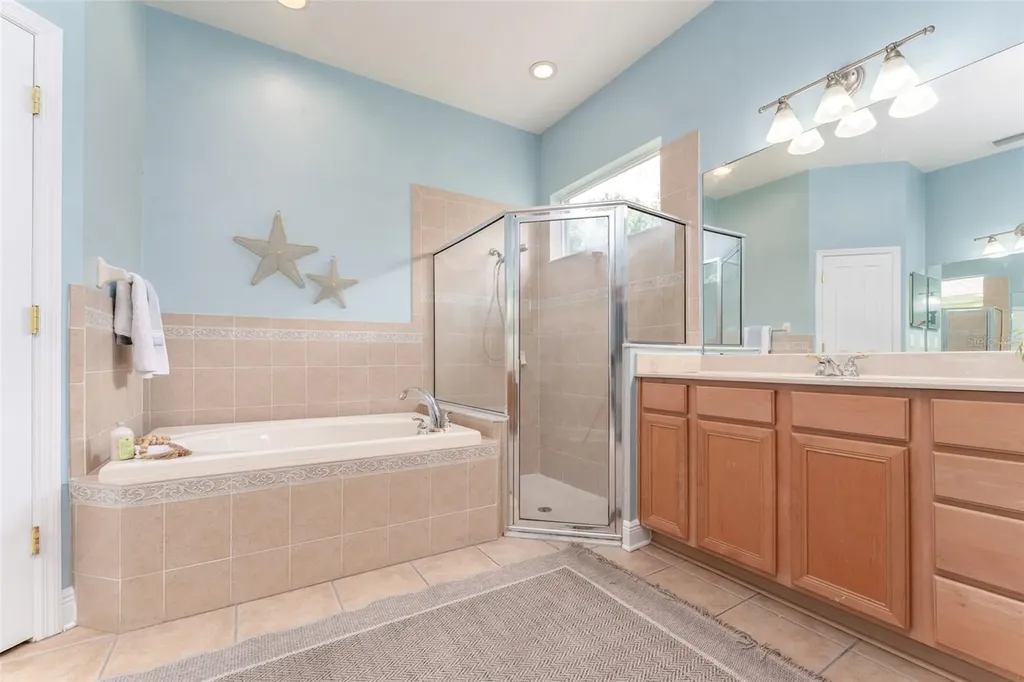 15211 Merlinglen Place Lithia FL 33547