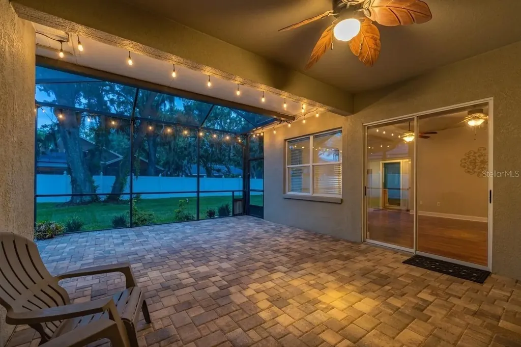 15211 Merlinglen Place Lithia FL 33547