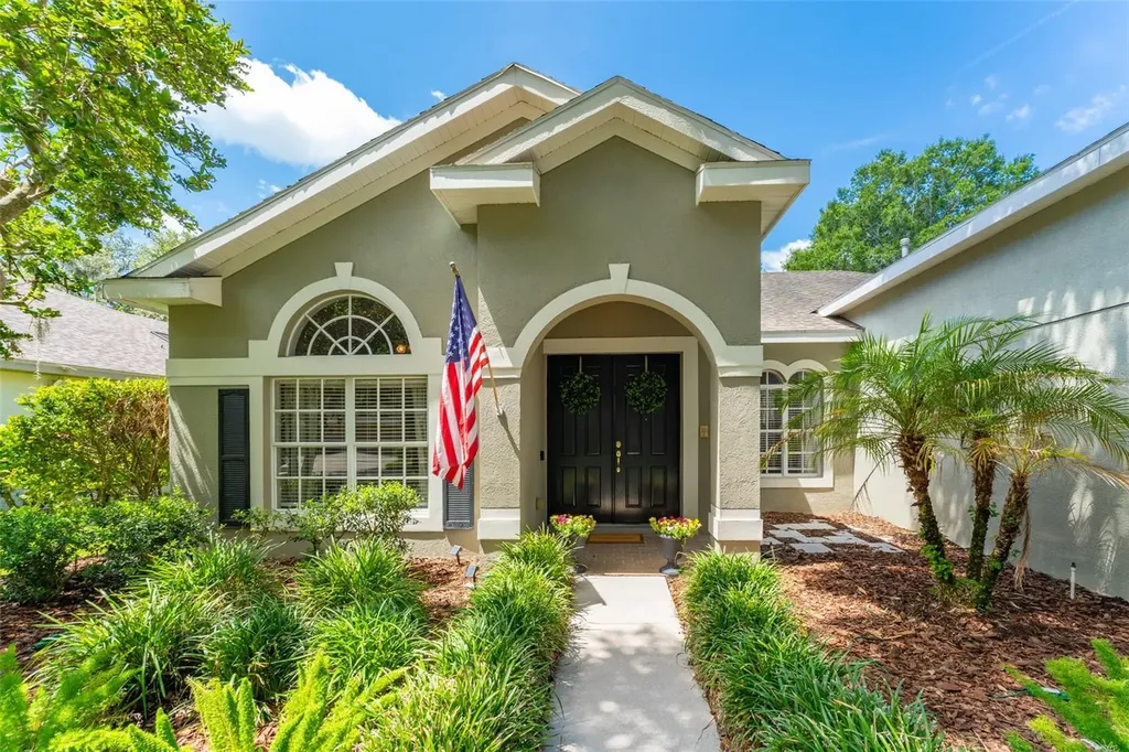 15211 Merlinglen Place Lithia FL 33547
