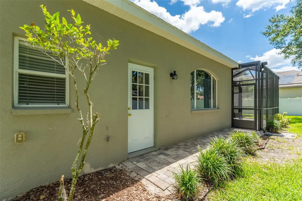 15211 Merlinglen Place Lithia FL 33547