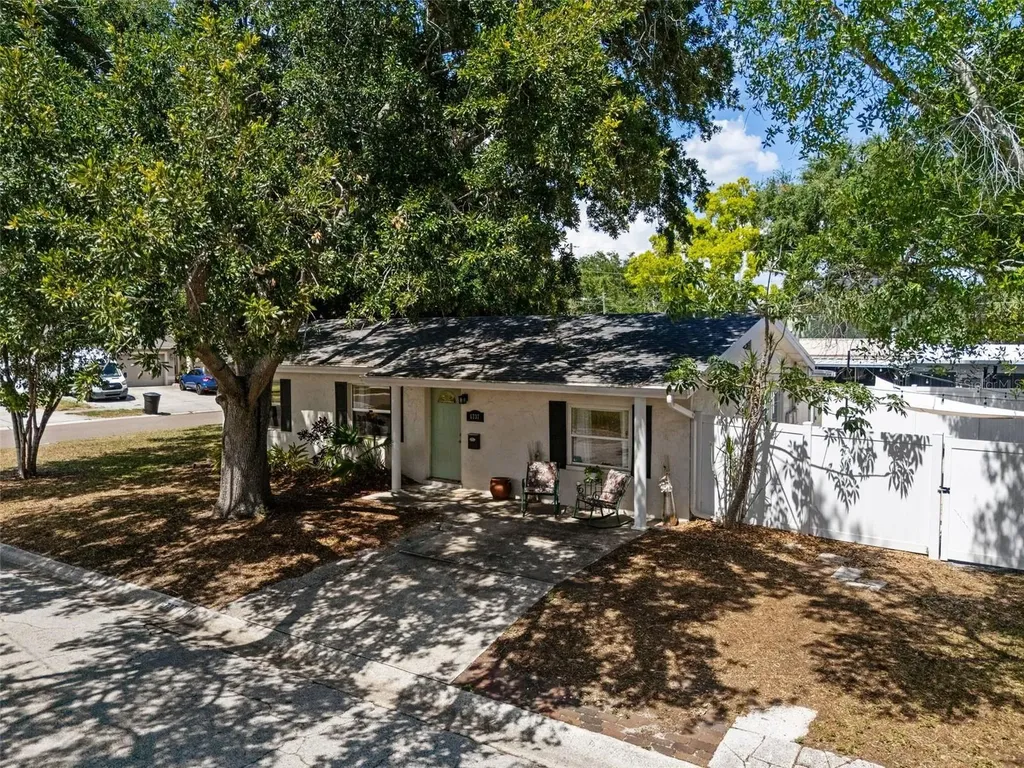 6737 Laurel Street N St Petersburg FL 33702