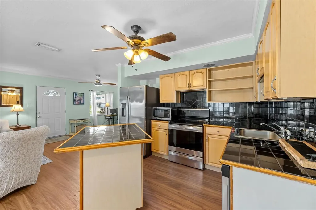 6737 Laurel Street N St Petersburg FL 33702