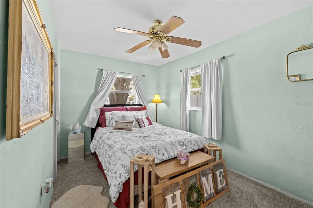 6737 Laurel Street N St Petersburg FL 33702