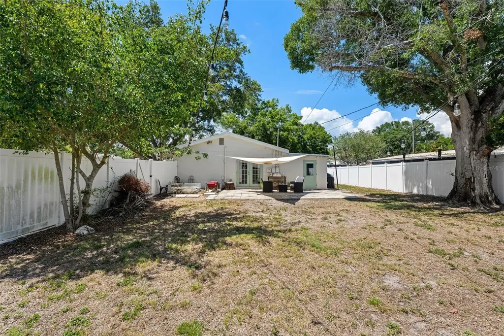 6737 Laurel Street N St Petersburg FL 33702