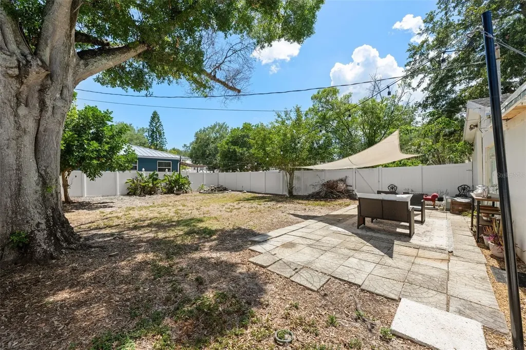 6737 Laurel Street N St Petersburg FL 33702