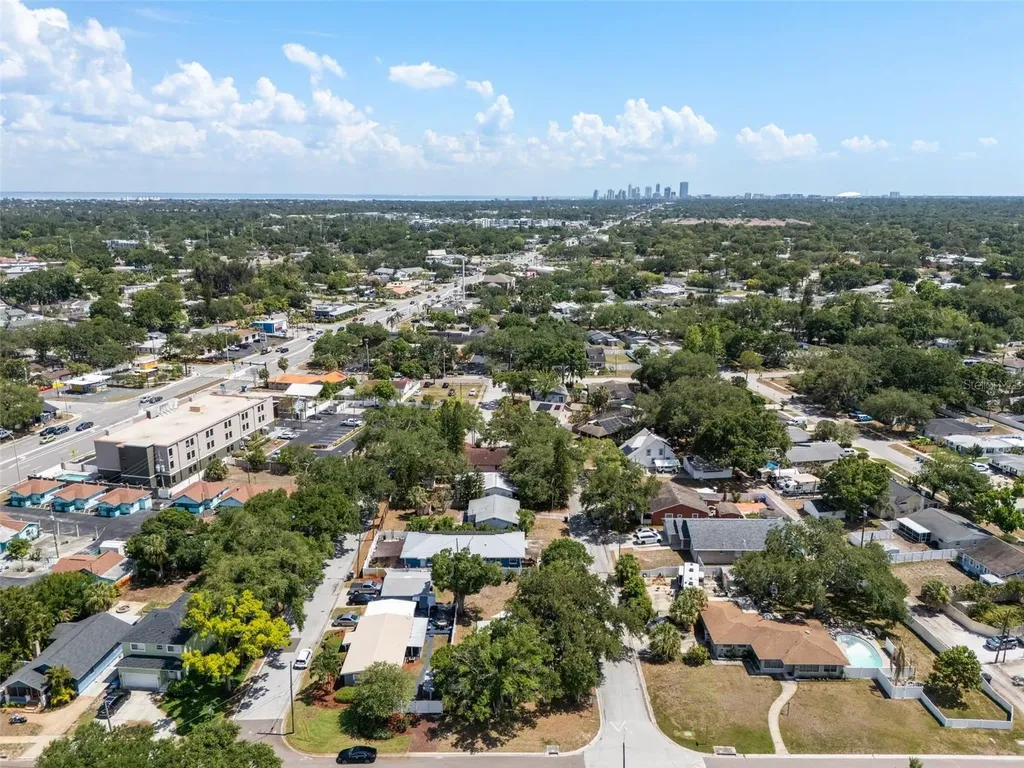 6737 Laurel Street N St Petersburg FL 33702